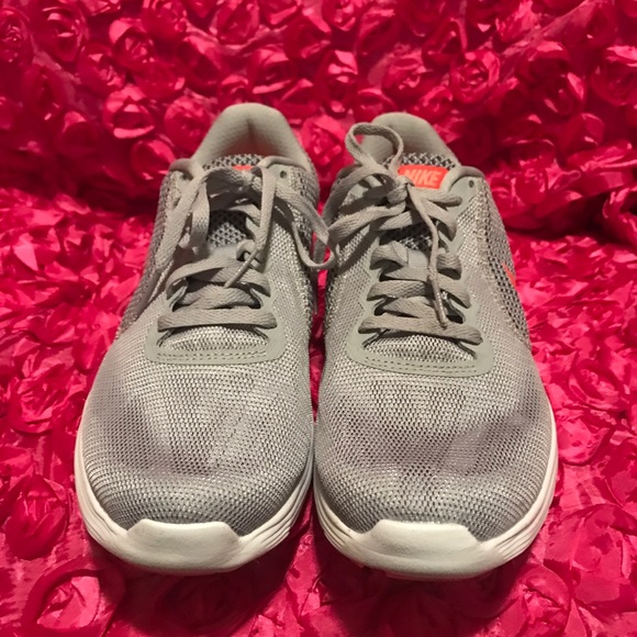Nike Revolution 4 Women's Running Shoes - Picture 3 of 8